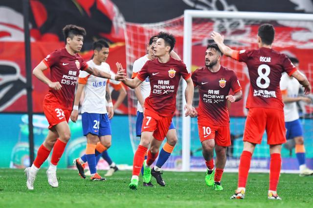 开云平台登录-【中超】武磊梅开二度崔康熙染红 海港4比3逆转泰山