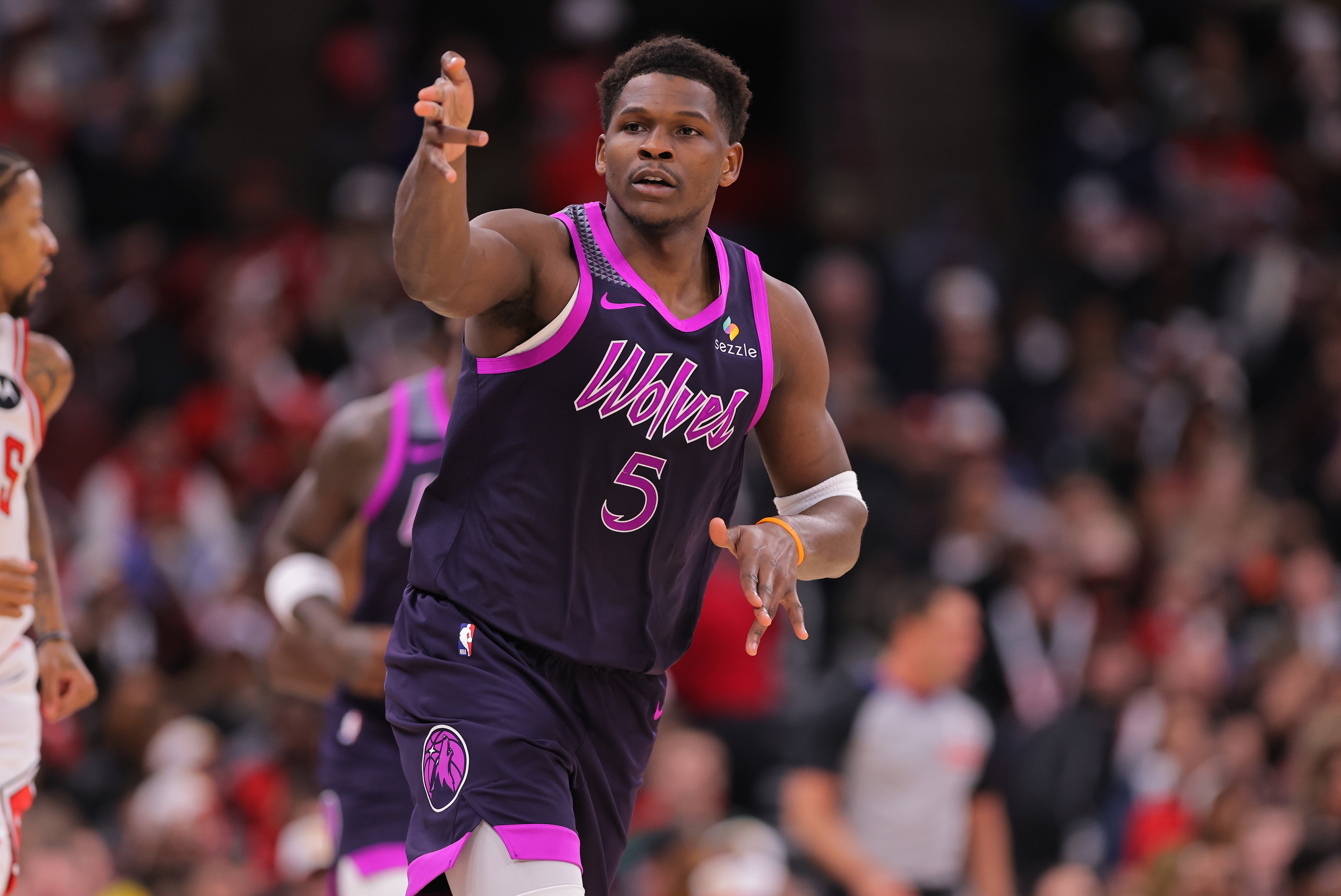 24岁157天！爱德华兹超越科比 成为NBA历史上最年轻的万分后卫