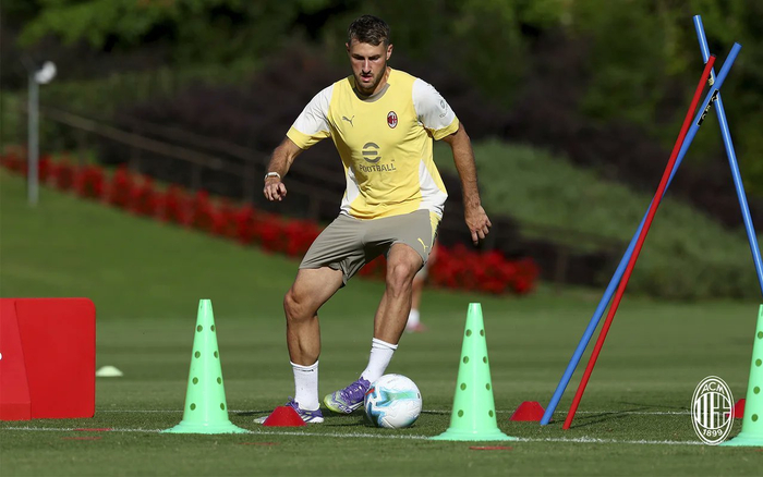 希门尼斯复查结果良好，即将回归米兰训练|圣地亚哥·希门尼斯|AC米兰|阿姆斯特丹|圣地亚哥-希门尼斯|阿尔瓦罗-希门尼斯_新浪体育_新浪新闻